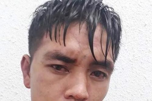 Bị công an bao vây, kẻ truy nã hai tay 2 dao chống trả quyết liệt