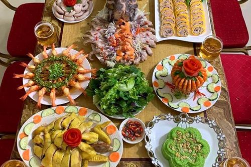 Mâm cơm Việt của chàng trai 10 năm ở châu Phi khiến nhiều người thán phục