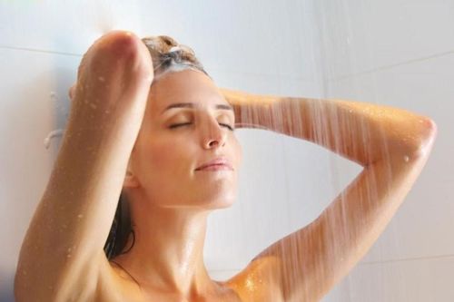 Thói quen khiến mái tóc nhuộm bị hỏng mà bạn không biết