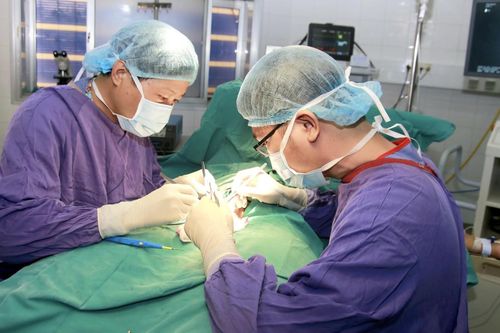 Đau đớn suốt 2 ngày nhưng không nói cho bố mẹ biết, thiếu niên 12 tuổi bị hoại tử tinh hoàn trái