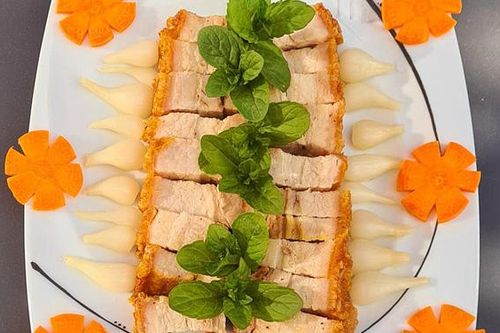 Mẹ Việt ở Đức làm món thịt ba chỉ nướng cháy cạnh khiến cả nhà ăn xong vẫn thèm