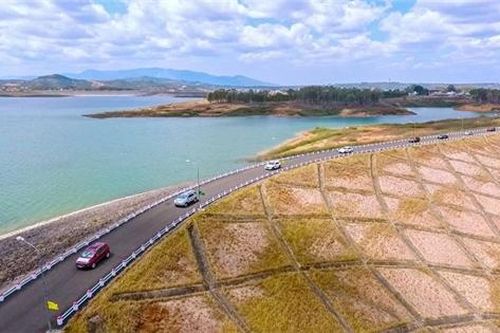 Nhiều quan ngại với dự án điện mặt trời nổi trên hồ Đại Ninh