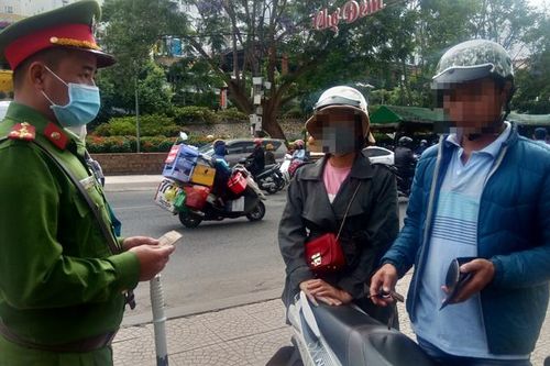 Đà Lạt: Phạt 302 trường hợp với số tiền gần 377 triệu đồng vì không đeo khẩu trang nơi công cộng