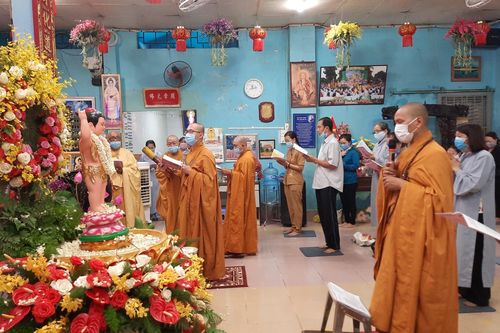 Chùa Linh Quang tổ chức lễ Tắm Phật mừng Phật đản Phật lịch 2565