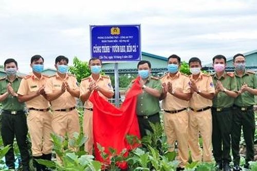 CSGT trồng rau, nuôi cá, góp quỹ phụng dưỡng Mẹ Việt Nam Anh hùng