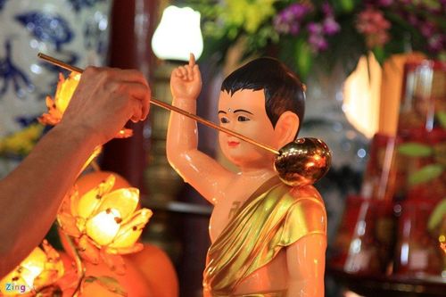 Vì sao có nghi thức tắm Phật trong lễ Phật đản?