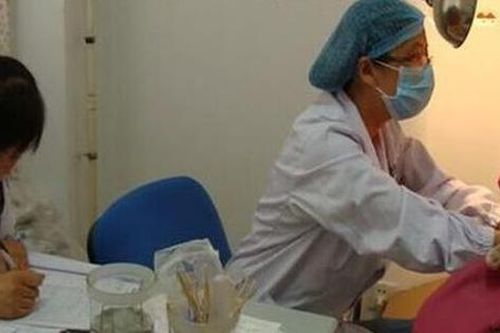 Cô gái 21 tuổi bị tổn thương tiền ung thư cổ tử cung, vùng kín bốc mùi, bác sĩ chỉ ra nguyên nhân
