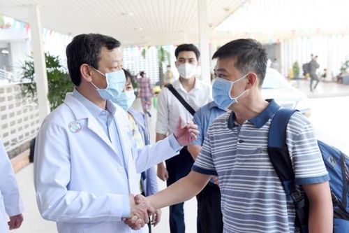 TS.BS Nguyễn Tri Thức: Cả nước và ngành y tế luôn bên Bắc Giang và Bắc Ninh.
