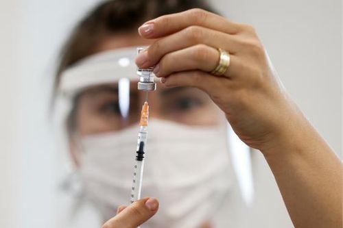 Pfizer thử nghiệm sử dụng vắc-xin phế cầu khuẩn cùng với mũi tiêm tăng cường COVID-19