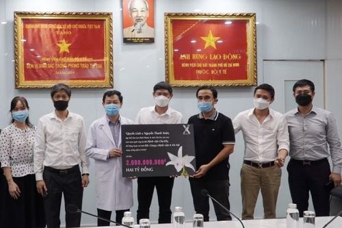 2 tỉ đồng được gửi đến những điểm nóng dịch COVID-19