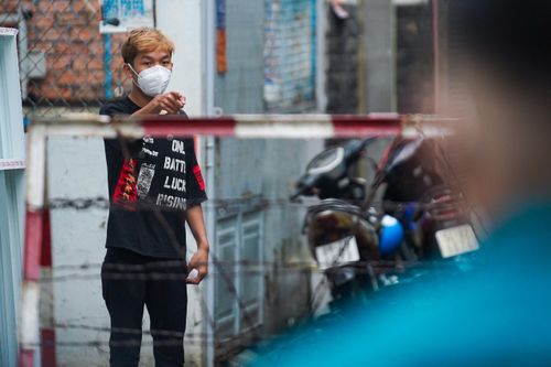 Phong tỏa một con hẻm tại huyện Nhà Bè