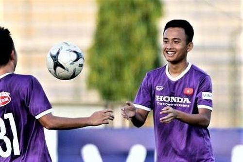 Cầu thủ U22 Việt Nam chúc đội tuyển quốc gia thành công tại UAE