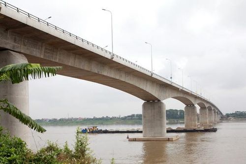 Xây dựng cầu qua sông có đê phải bảo đảm thoát lũ