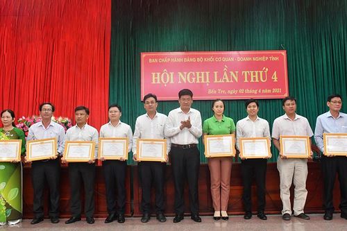 Lan tỏa những gương điển hình học và làm theo Bác
