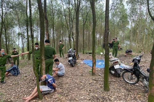 Liên tiếp bắt quả tang các trường hợp tụ tập đánh bạc trong mùa dịch