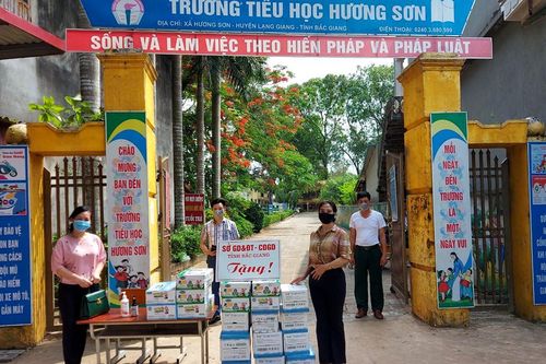 Ngành giáo dục Bắc Giang chung tay san sẻ khó khăn khi dịch bùng phát