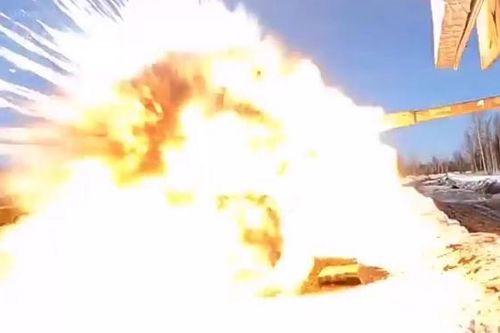 Video trực thăng Ka-52 phá hủy xe tăng bằng tên lửa dẫn đường Vikhr