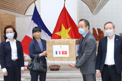 Cách thức treo cờ trong một số hoạt động đối ngoại của cơ quan đại diện