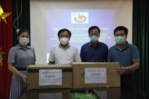 Hội Nhà báo Việt Nam ủng hộ hội viên nhà báo tỉnh Bắc Ninh và Bắc Giang tham gia tuyên truyền phòng, chống dịch