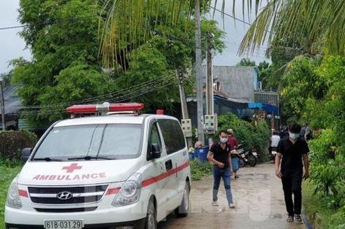 Người đàn ông tử vong bất thường trên kênh cạn ở Bình Dương