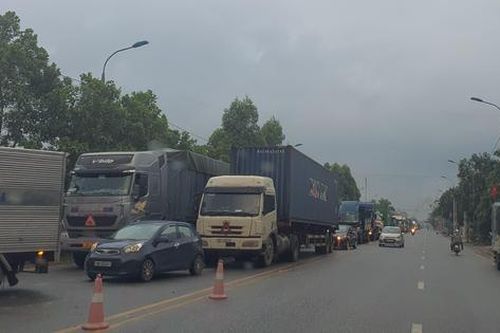 Quảng Ninh phát văn bản hỏa tốc, kêu gọi người từ vùng dịch không về địa phương