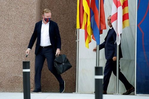 HLV Koeman nhận 'đề nghị khiếm nhã' từ Barca