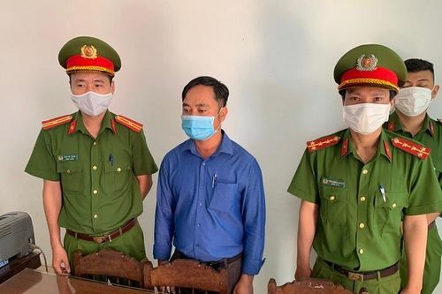 Ba cha con móc nối chủ tịch xã kê khống mộ giả, chiếm tiền nhà nước