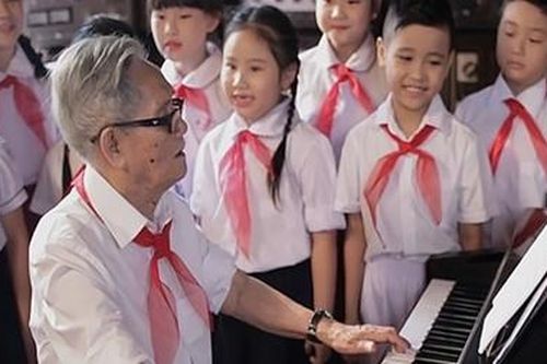 Nhạc sĩ Phong Nhã: ' Đời tôi sóng nhạc bay lên'