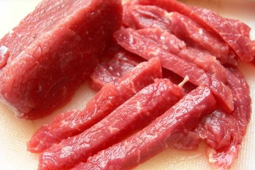 6 thực phẩm bạn nên hạn chế ăn trong mùa hè