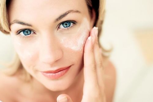 Bí quyết chăm sóc da khô bạn không bao giờ được quên