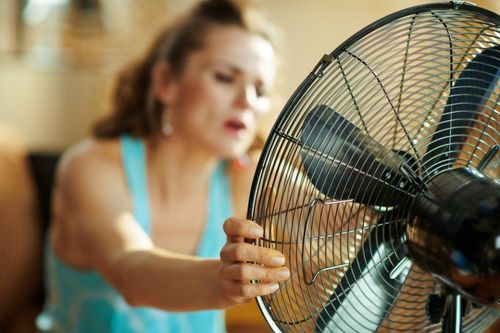 Những sai lầm khi bật quạt điện mùa hè có thể gây hại cho sức khỏe