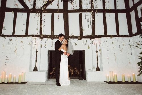 Bộ ảnh cưới của 'Tiểu Diva' Ariana Grande gây bão: Cán mốc 10 triệu like nhanh nhất lịch sử Instagram