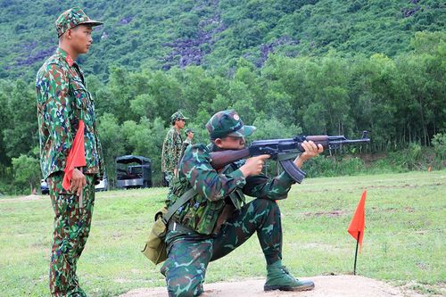 Kiểm tra '3 tiếng nổ thật' đối với chiến sĩ mới