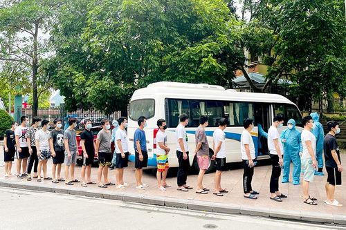 Trao trả 18 công dân Trung Quốc nhập cảnh trái phép