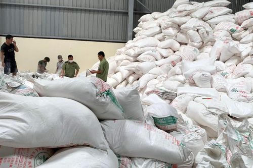 Thu giữ trên 50 tấn tinh bột sắn nghi giả mạo nguồn gốc, xuất xứ