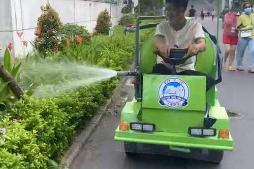 Độc đáo xe điện phun nước tự chế chống bụi, chữa cháy trong bệnh viện ở Huế