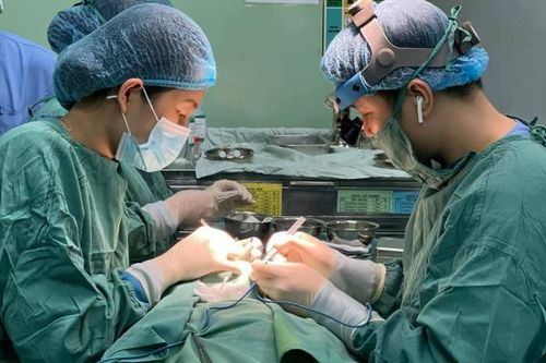 BV Sản Nhi Nghệ An đồng hành cùng bệnh nhân mắt lác bẩm sinh có hoàn cảnh khó khăn