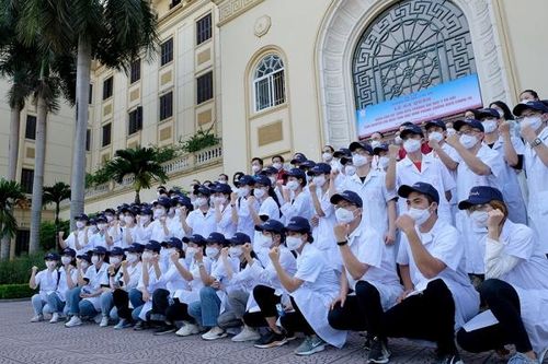 Thêm 60 cán bộ, sinh viên Đại học Y Hà Nội đến chống dịch COVID-19 ở điểm nóng Bắc Ninh