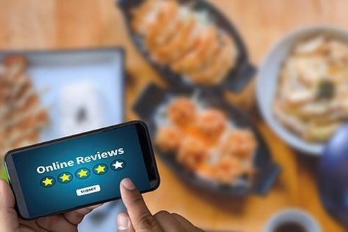 Liên tục nhận tiền và viết review 'dỏm' về các quán ăn, một người Hàn lĩnh án 10 tháng tù