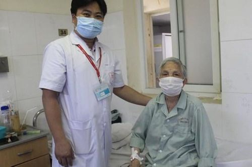 Cứu sống cụ bà 91 tuổi bị viêm túi mật cấp do sỏi kẹt cổ túi mật và sỏi ống mật chủ