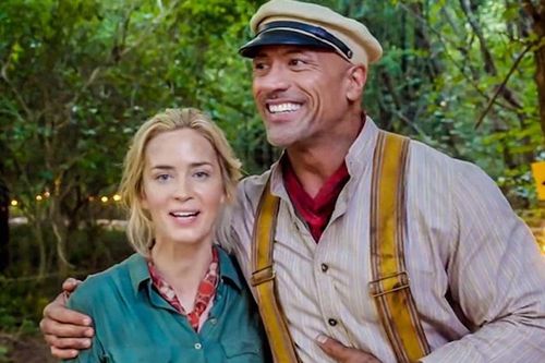 Cảnh hành động của The Rock và Emily Blunt trong 'Jungle Cruise'
