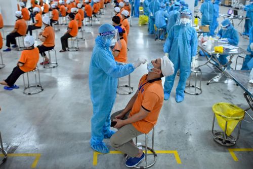 Những người được test nhanh nCoV hàng tuần