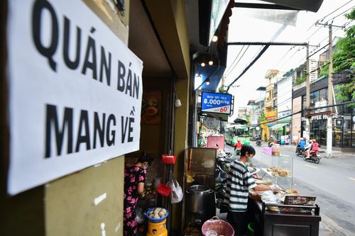 Nâng cấp độ phòng dịch, TP.HCM yêu cầu cơ sở ăn uống chỉ bán mang về
