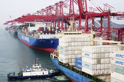 Giá thuê container tăng cao kỷ lục
