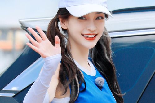 Angelababy không tương tác với Tống Vũ Kỳ sau xích mích