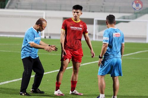 Thầy trò HLV Park Hang Seo hoàn thành buổi tập đầu tiên tại UAE