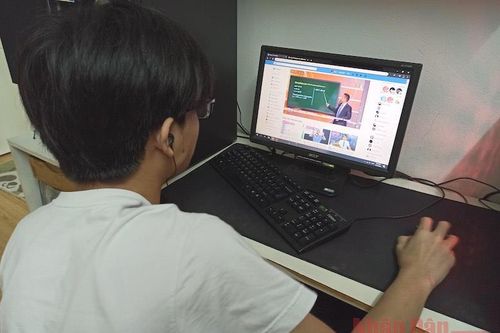 Tối nay, học sinh lớp 12 Hà Nội bắt đầu làm khảo sát trực tuyến