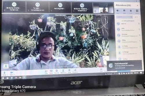 Giáo viên mang kiến thức 'miễn phí' tới học sinh cuối cấp