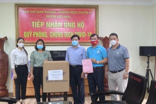 Cựu học sinh trường Chuyên Bắc Giang ủng hộ hơn 2 tỉ đồng tuyến đầu chống dịch