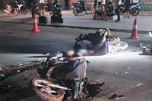 Thanh Hóa: 2 xe máy đối đầu trực diện trong đêm, 4 người thương vong